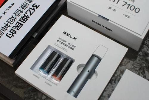 relx悦刻电子烟和moti魔笛电子烟哪个更好抽对比