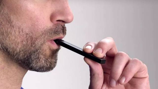 研究显示：改用电子雾化烟不太可能戒烟和防止复吸